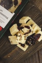 Фото 4 № 1 - Белый шоколад с сосновой шишкой, клюквой и коноплей 90 грамм