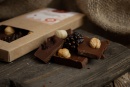 Фото 3 Молочный шоколад БЕЗ САХАРА с сосновыми шишками и фундуком 90 гр